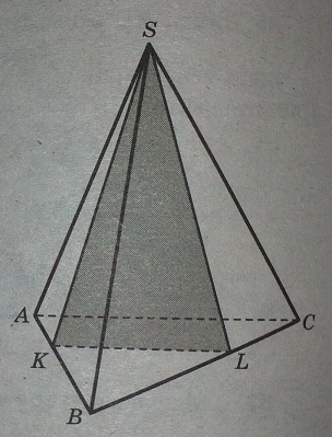 В правильной треугольной пирамиде SABC ребра BA и BC разделены точками K и L так, что BK=BL=4 и KA=LC=2. Найдите угол между плоскостью основания ABC и плоскостью сечения SKL. Ответ выразите в градусах.